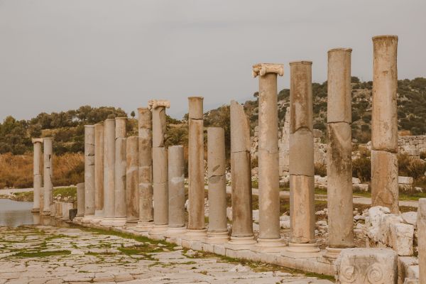Histoire des plus anciens monuments historiques